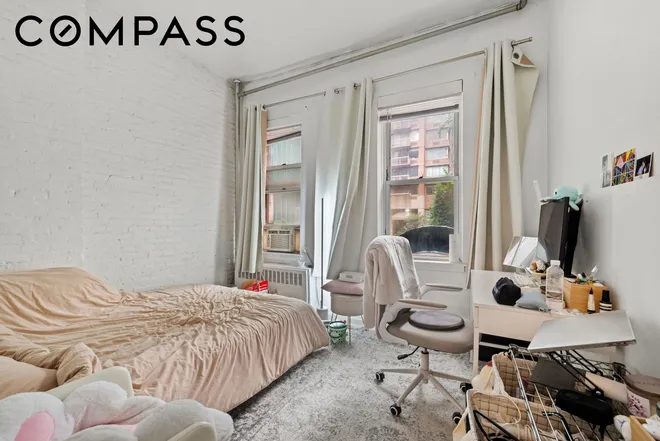 242 East 40th Street, New York, NY 10016