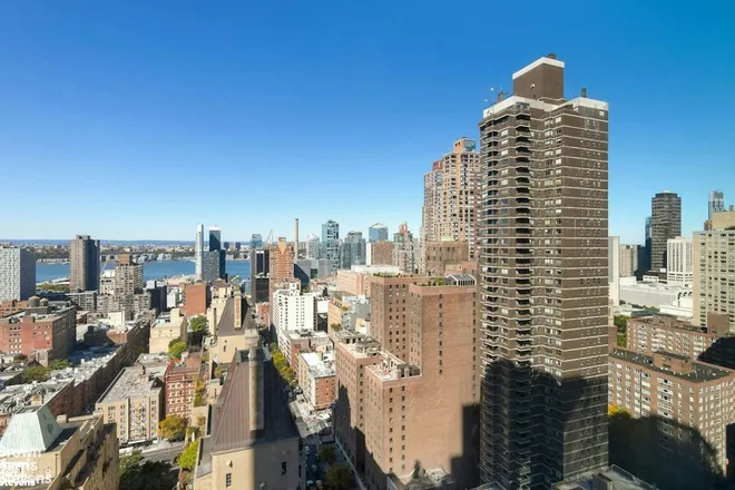 322 West 57th Street #39F, New York, NY 10019