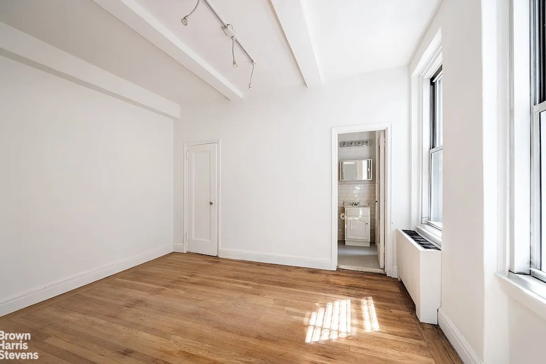 325 West 45th Street #108, Hell's Kitchen, Manhattan, NY 10036 - Property photo 5 of 11