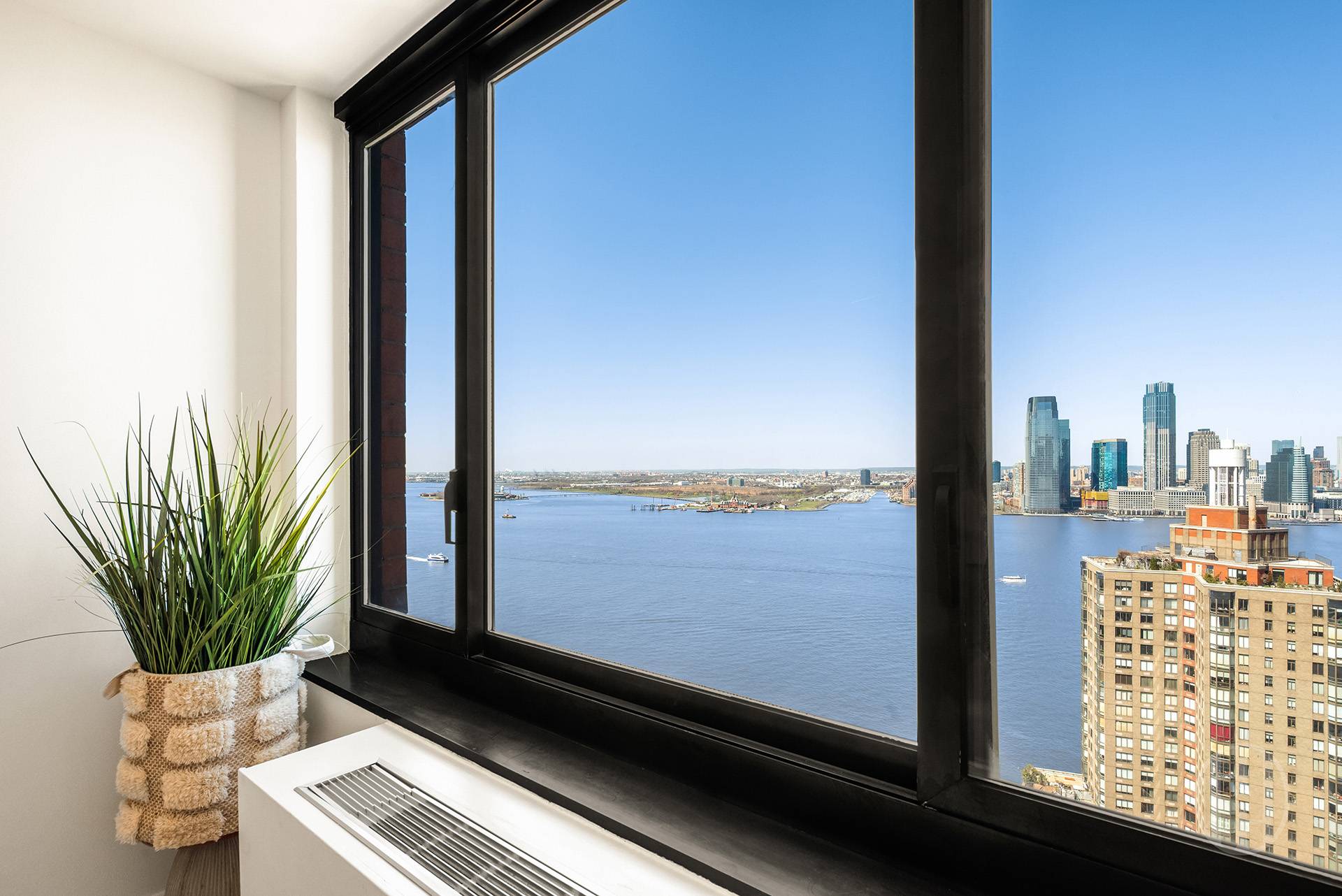 200 Rector Place #35C, Battery Park City, Manhattan, NY 10280 - Property photo 4 of 12