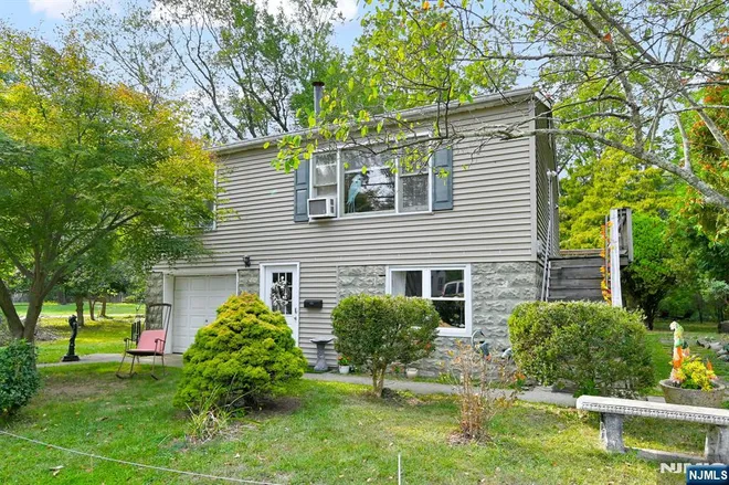 92 Lakeview, Oakland, NJ 07436