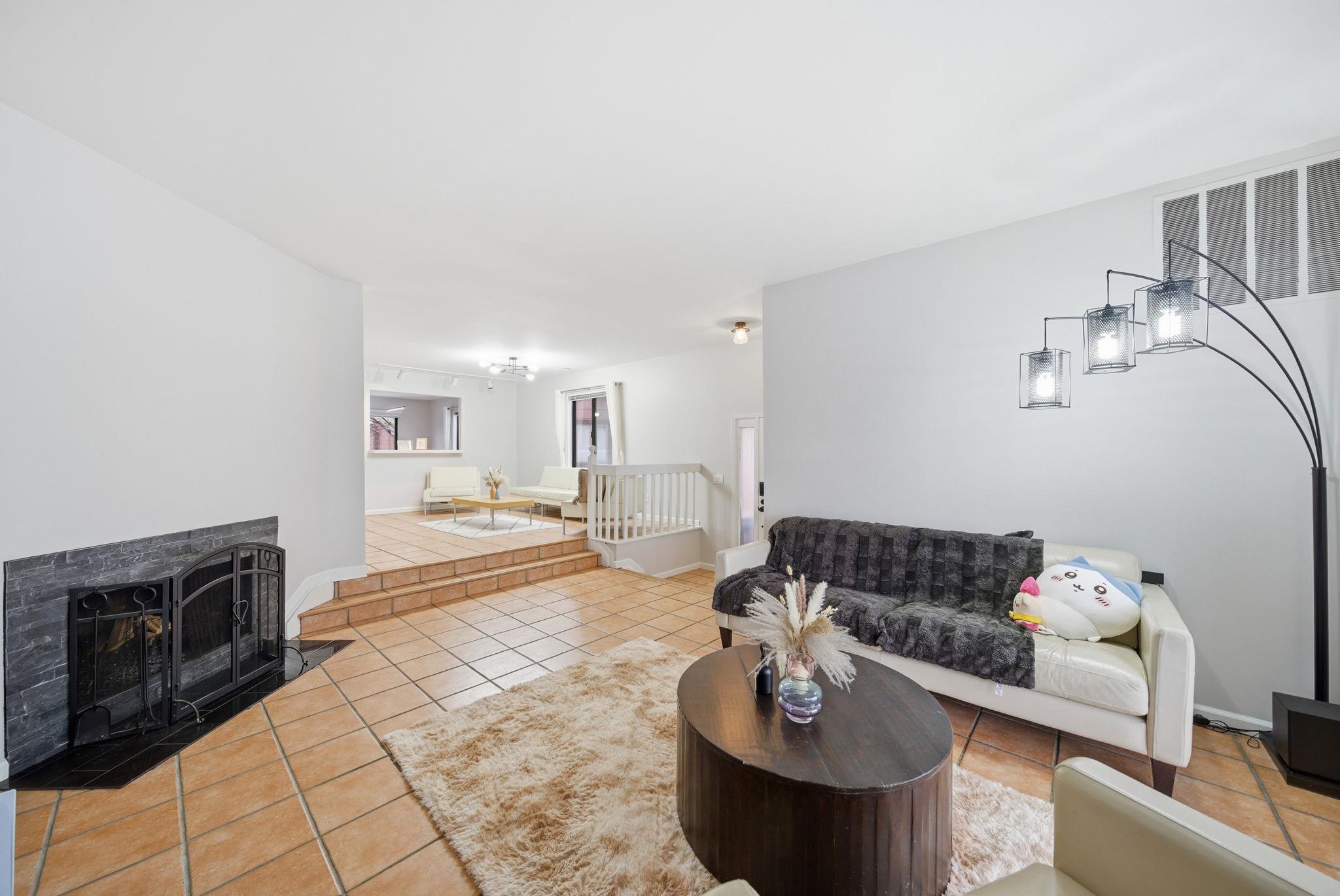 274 SUNSET KEY, Secaucus Town, Secaucus, NJ 07094 - Property photo 5 of 50