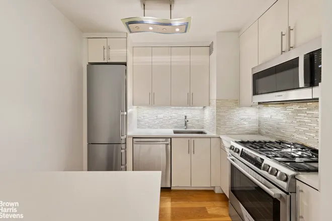 300 East 40th Street #6N, New York, NY 10016