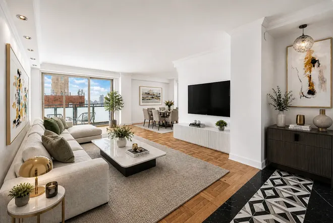 300 East 40th Street #32K, New York, NY 10016