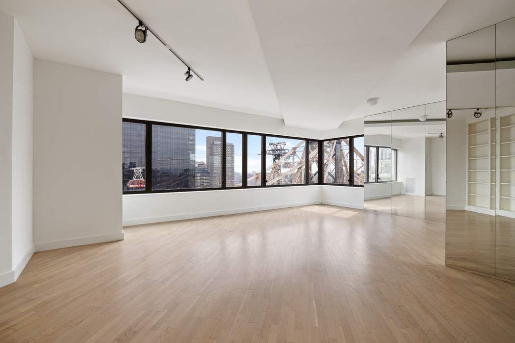 425 East 58th Street #20F, Sutton Place, Manhattan, NY 10022 - Property photo 3 of 11