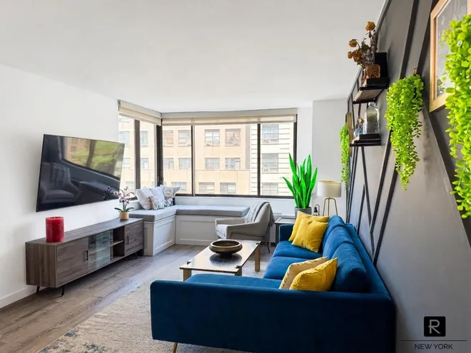 350 West 50th Street #9-G, New York, NY 10019
