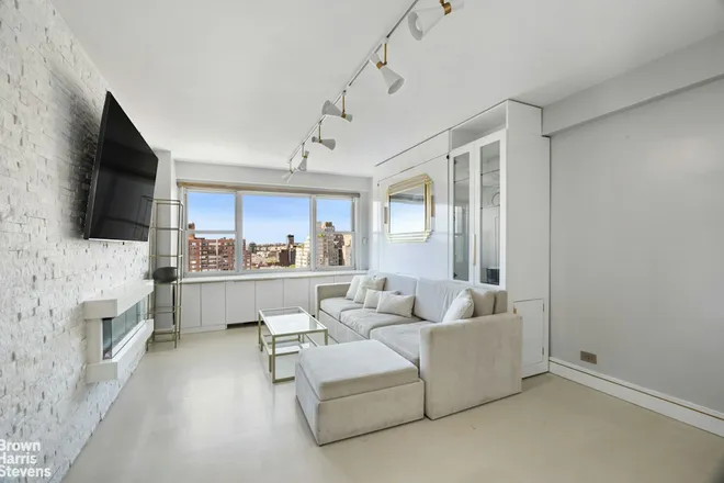 101 West 12th Street #20B, New York, NY 10011