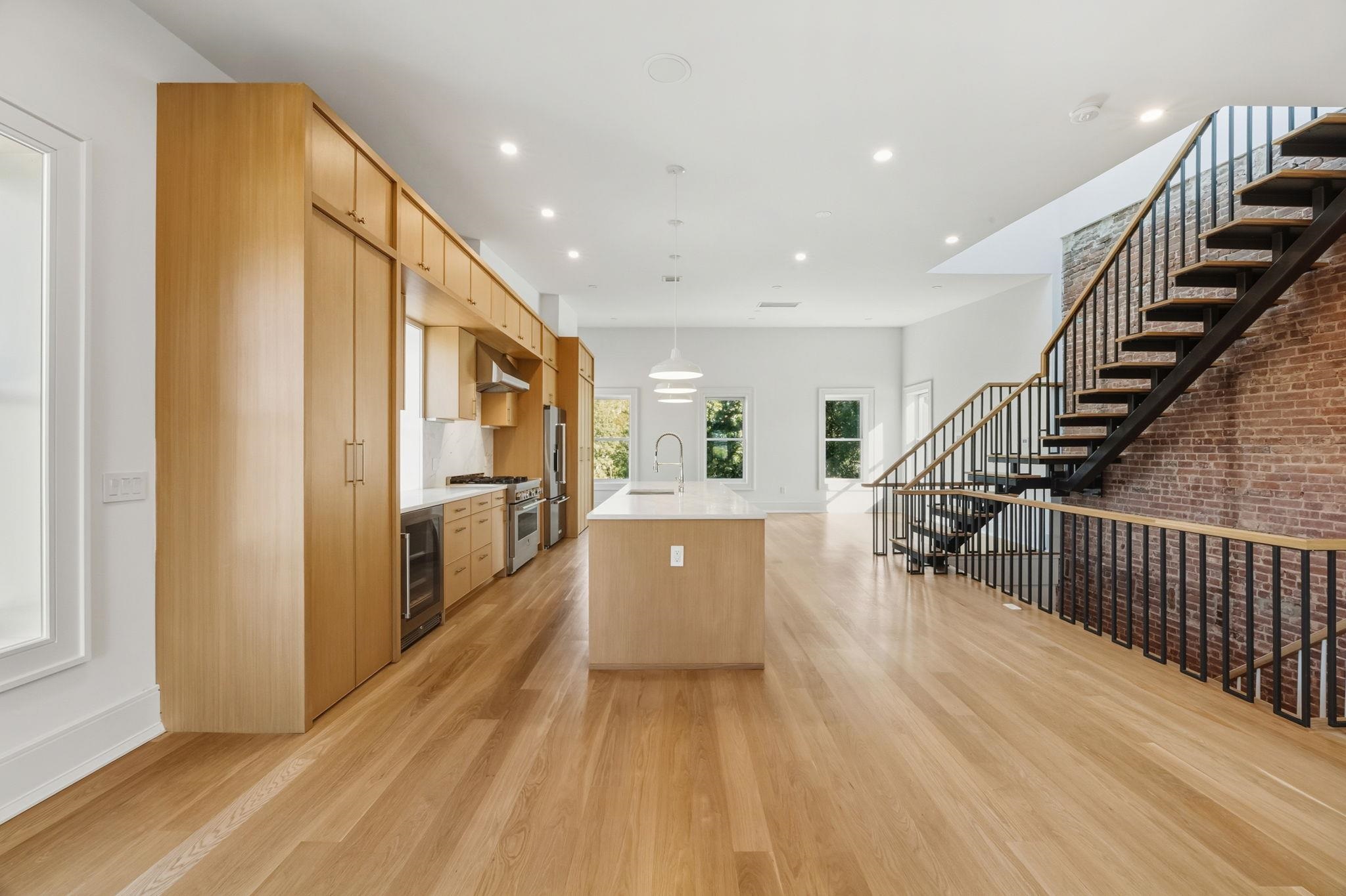 647 JERSEY Avenue, Jersey City, JC Downtown, NJ 07302 - Property photo 2 of 36