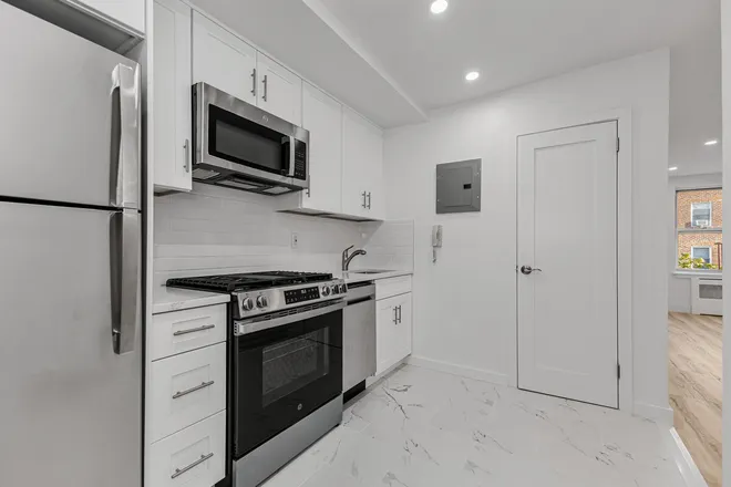 67-14 108th Street #6D, Forest Hills, NY 11375