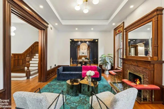 393 CONVENT Avenue, New York, NY 10031
