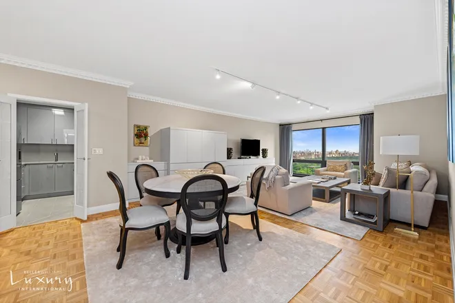 721 5th Avenue #37E, New York, NY 10022