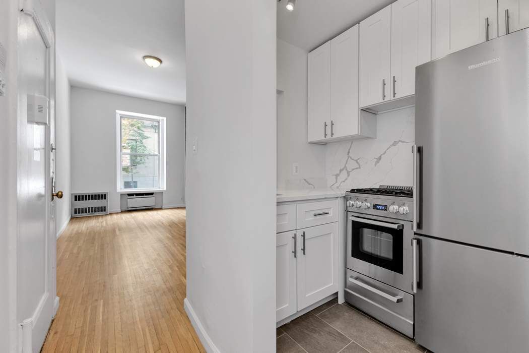 419 East 87th Street #A, Yorkville, Manhattan, NY 10128 - Property photo 4 of 11