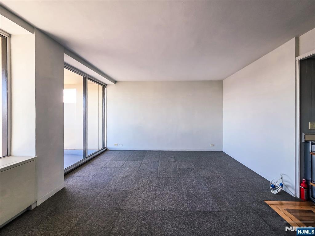 1 Horizon #811, Fort Lee Borough, Fort Lee, NJ 07024 - Property photo 4 of 16