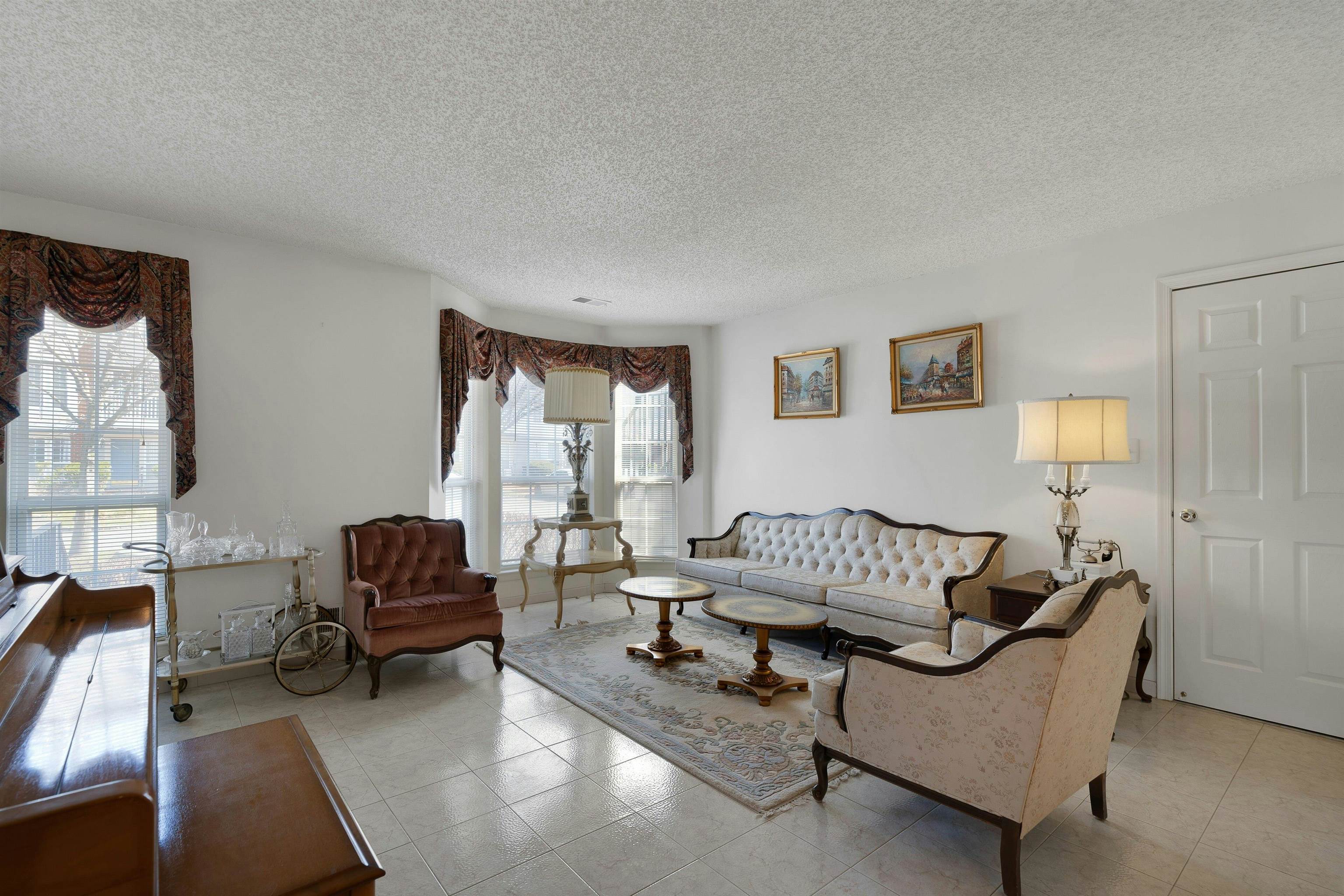 32 CEDAR Street, Jersey City, JC West Bergen, NJ 07305 - Property photo 2 of 17