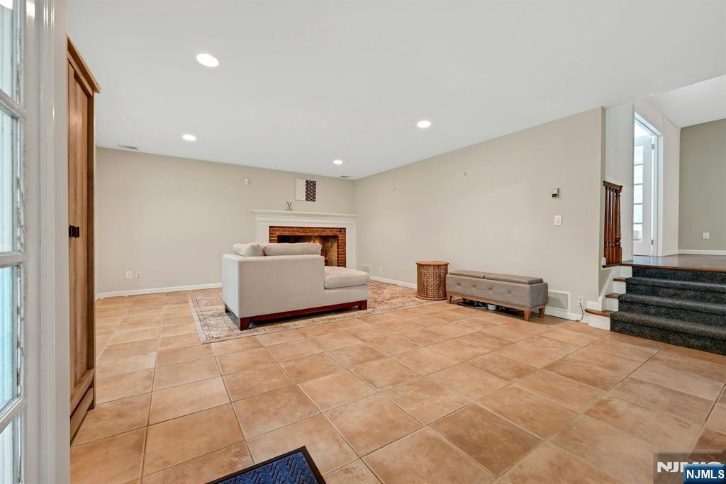 76 Briarwood, Norwood Borough, Norwood, NJ 07648 - Property photo 3 of 44