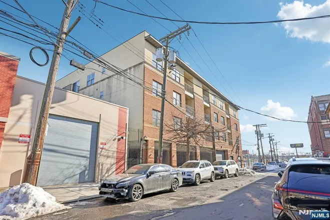 15-19 Tichenor #407, Newark, NJ 07112