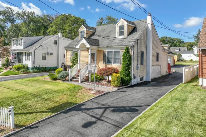 41 Clover Avenue, Oak Ridge, NJ 07067