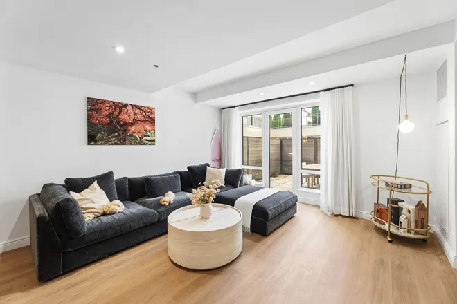 214 North 11th Street #1V, Brooklyn, NY 11211