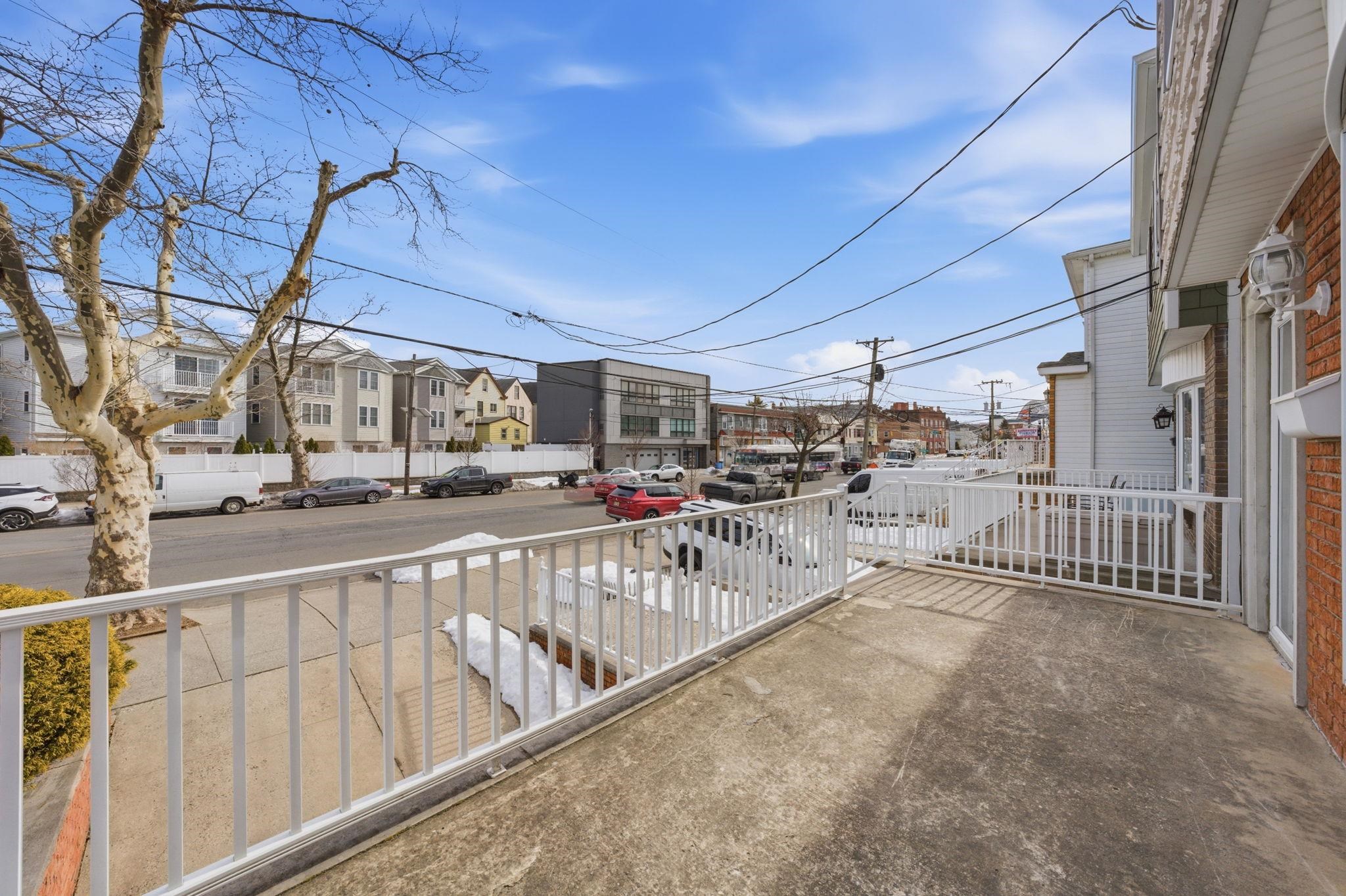 141 KENNEDY Boulevard, Bayonne City, Bayonne, NJ 07002 - Property photo 5 of 39