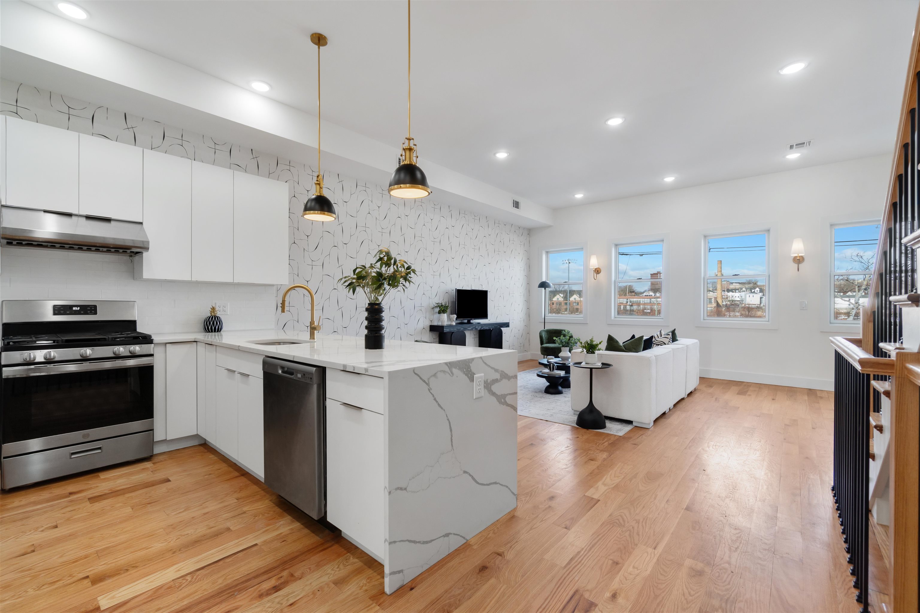 94 VAN HORNE Street, Jersey City, JC Bergen Lafayette, NJ 07304 - Property photo 2 of 34
