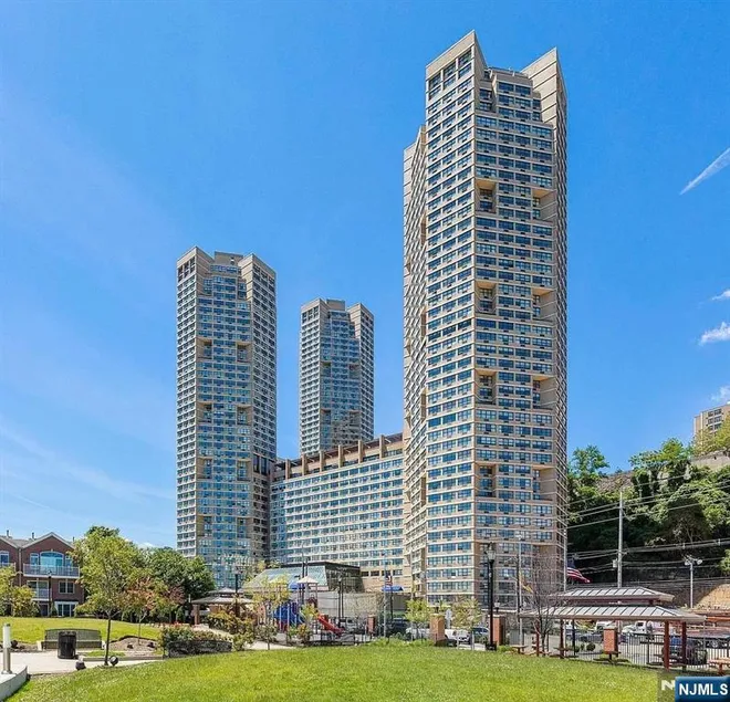 7002 Boulevard East #3F, Guttenberg, NJ 07093