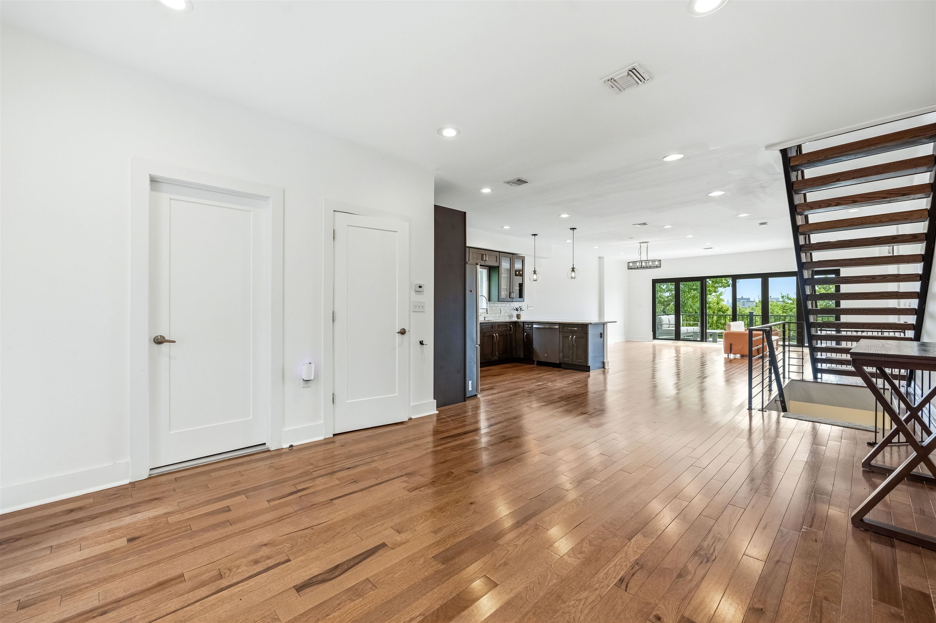 107 MOUNTAIN Road, Jersey City, JC Heights, NJ 07307 - Property photo 4 of 42