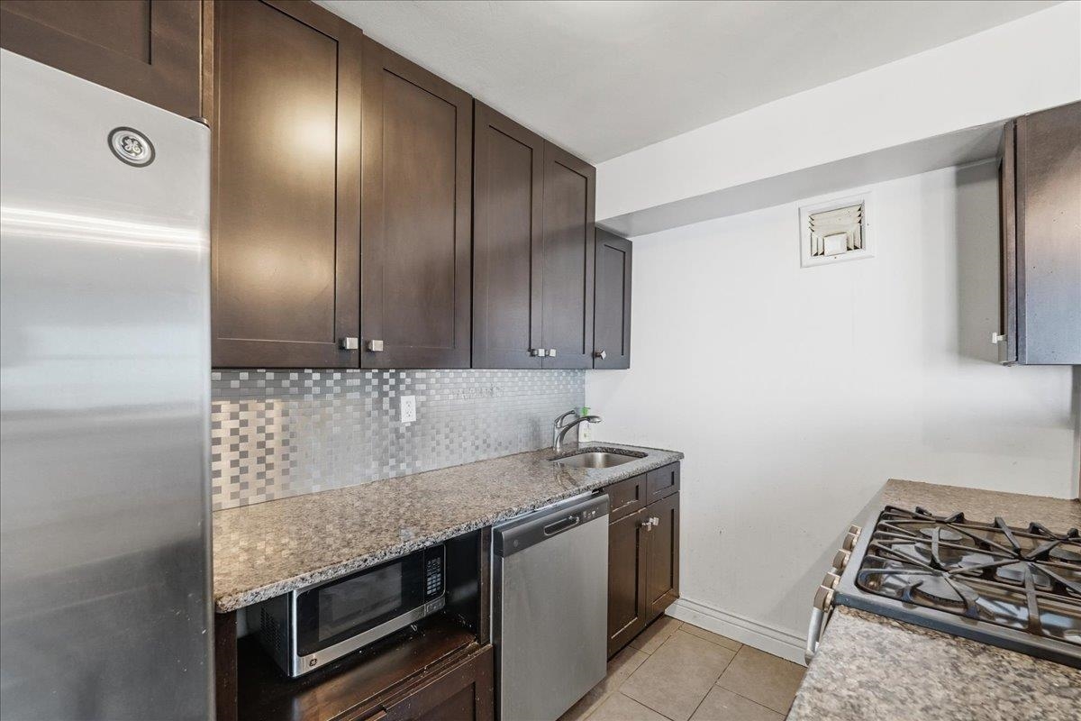 6040 BOULEVARD, West New York Town, West New York, NJ 07093 - Property photo 2 of 22