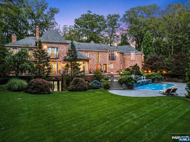 47 Fox Hedge, Saddle River, NJ 07458