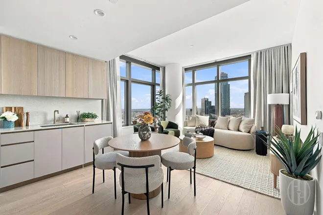 3 Court Square #4608, Long Island City, NY 11101