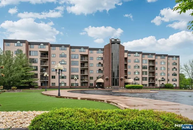 1360 Hamburg #409, Wayne, NJ 07470