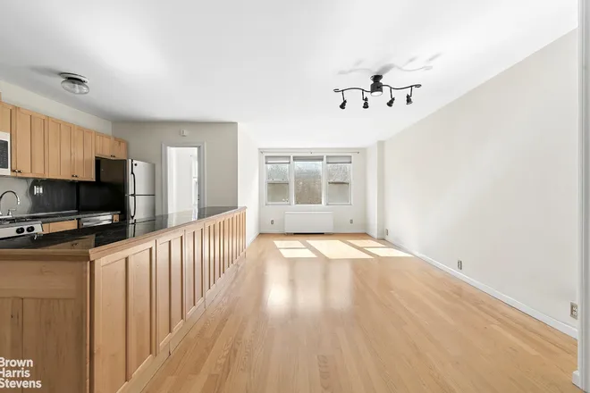 201 East 36th Street #9F, New York, NY 10016