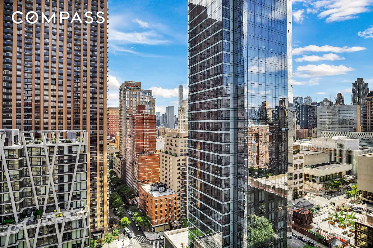 160 West End Avenue #26U, Upper West Side, Manhattan, NY 10023 - Property photo 2 of 19