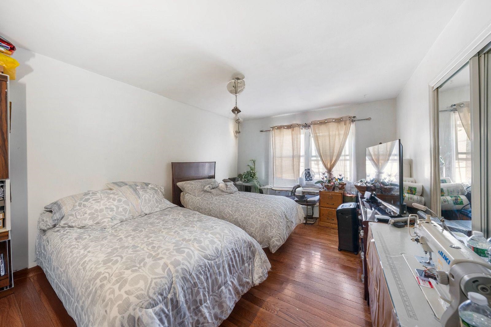 133 33rd Street, Union City, Union City, NJ 07087 - Property photo 2 of 32