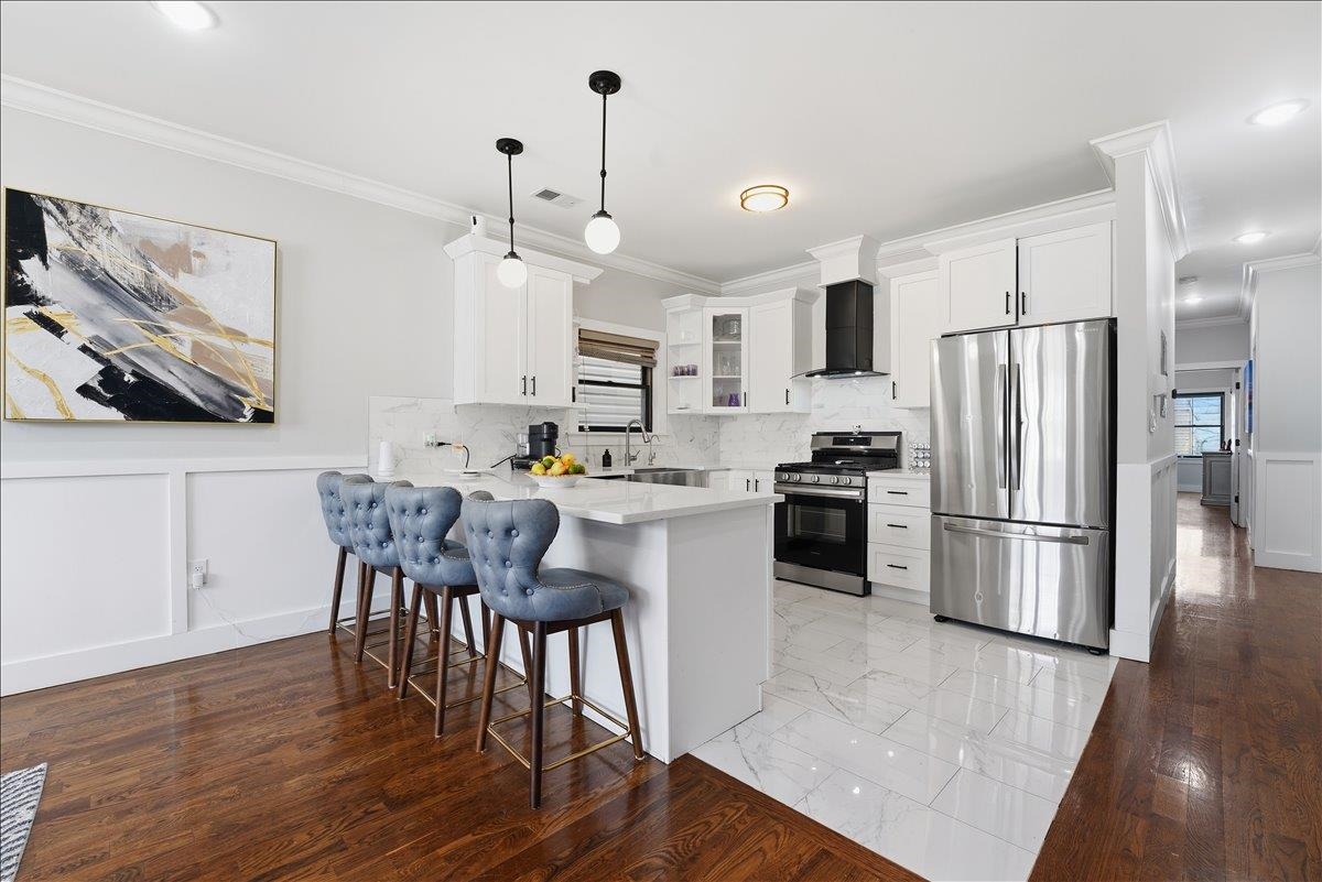 127 ZABRISKIE Street, Jersey City, JC Heights, NJ 07307 - Property photo 4 of 24