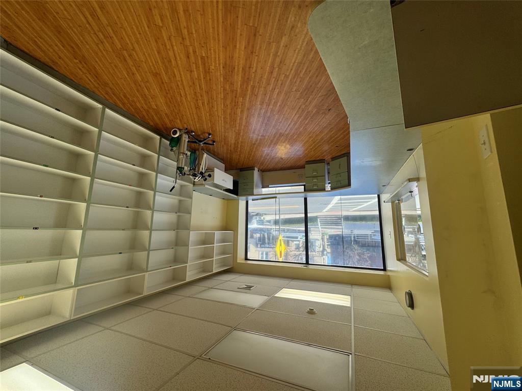 634 Anderson, Cliffside Park Borough, Cliffside Park, NJ 07010 - Property photo 2 of 20