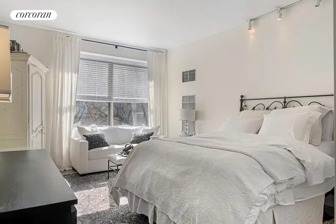 200 East 69th Street #4R, New York, NY 10021