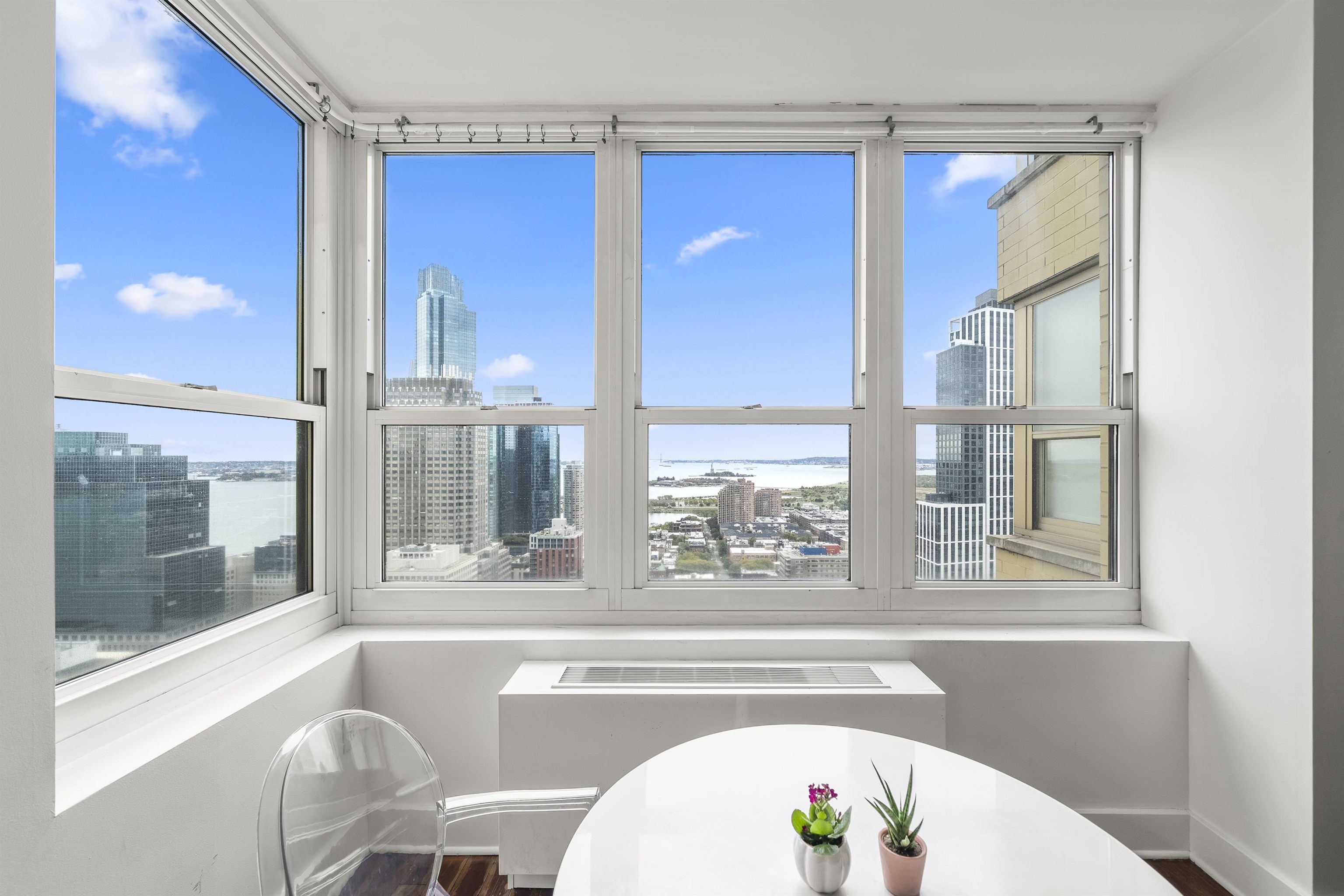 88 MORGAN Street, Jersey City, JC Downtown, NJ 07302-6206 - Property photo 5 of 26