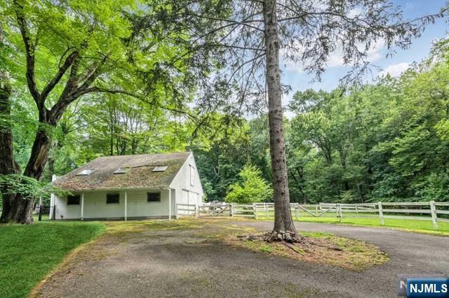 25 Ackerman, Saddle River Borough, Saddle River, NJ 07458 - Property photo 4 of 29