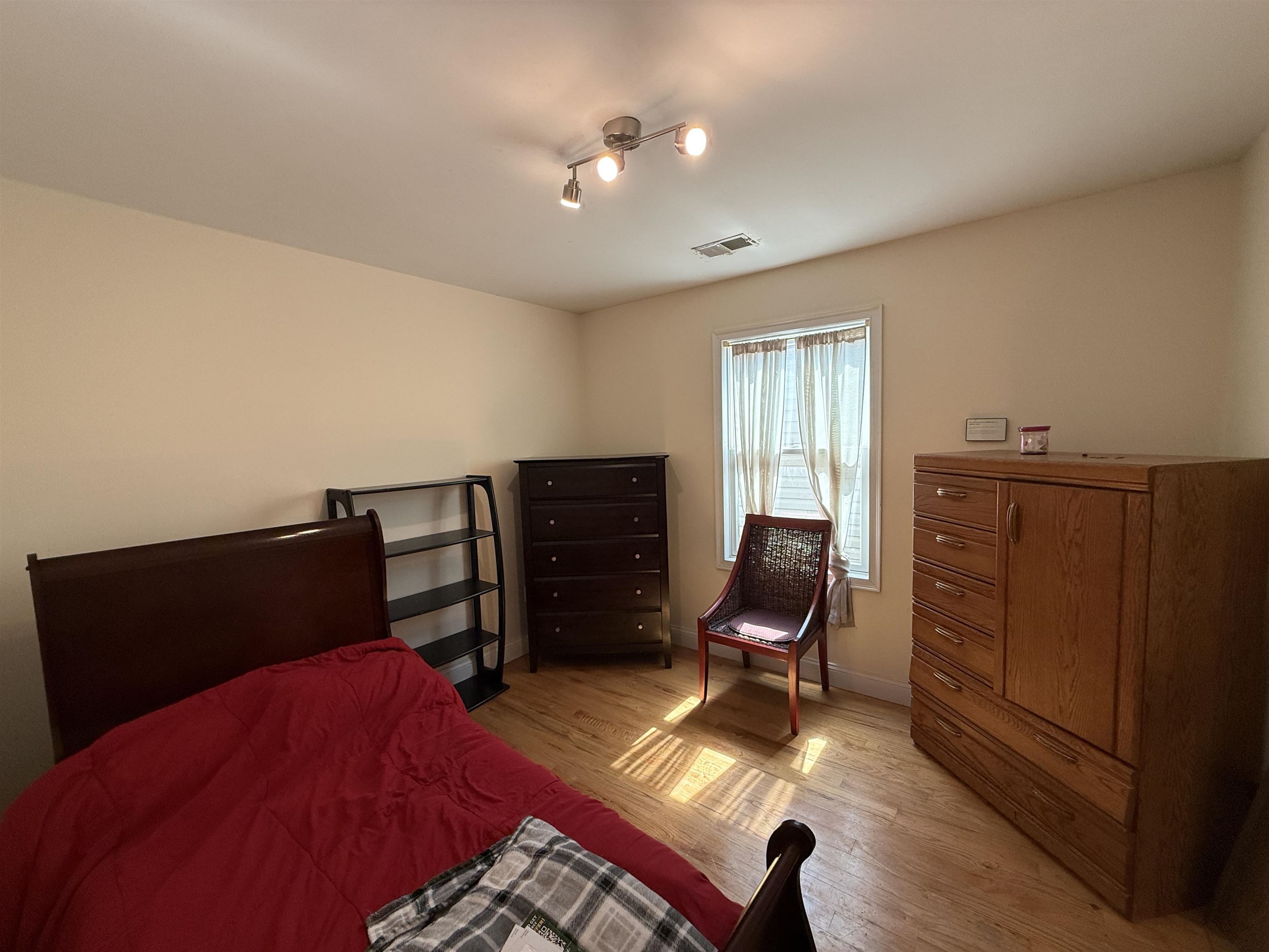 85 OAKLAND Avenue, Jersey City, JC Heights, NJ 07306 - Property photo 4 of 18