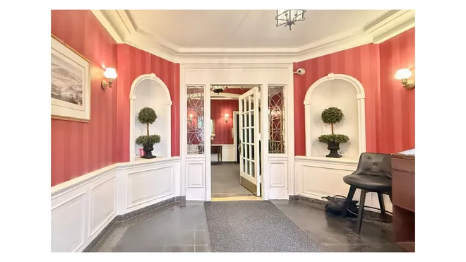 310 West 55th Street #4B, New York, NY 10019