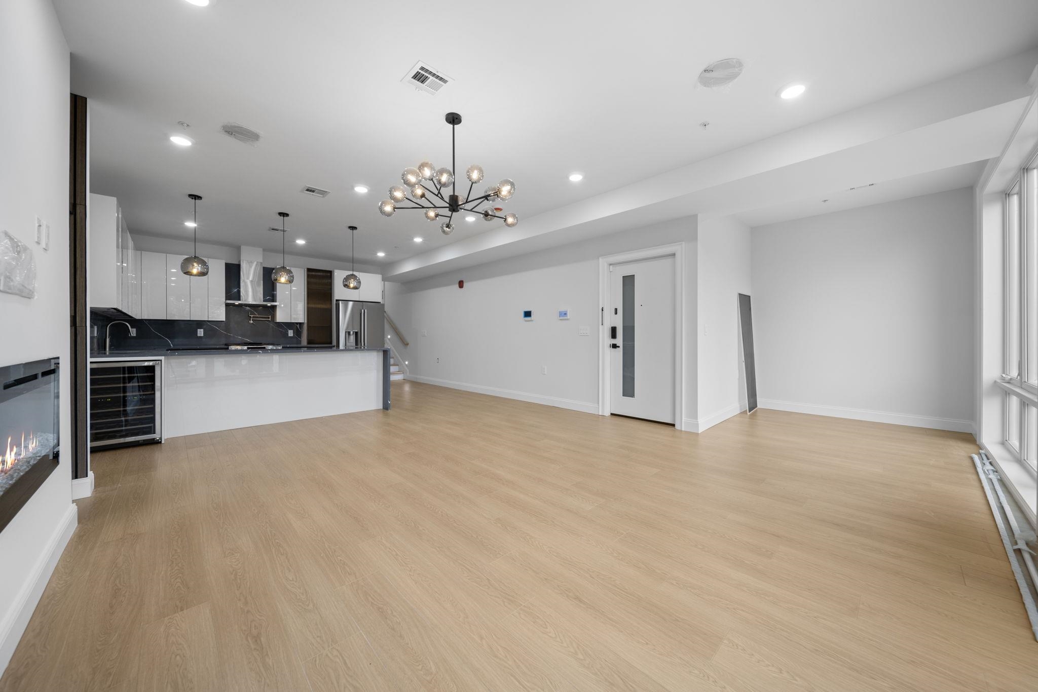 3447 JOHN F KENNEDY Boulevard, Jersey City, JC Heights, NJ 07307 - Property photo 2 of 22