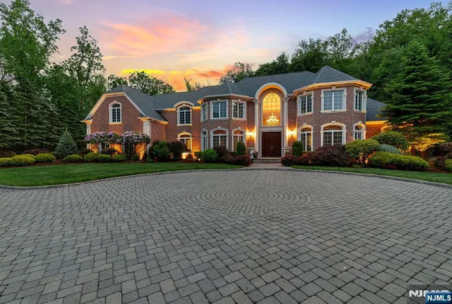 68 Brams Hill, Mahwah, NJ 07430