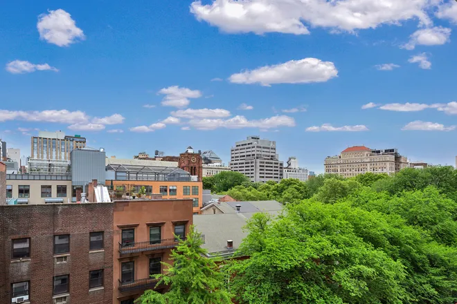 210 East 15th Street #8P, New York, NY 10003