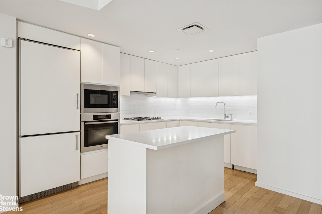 425 West 53rd Street #205, Hell's Kitchen, Manhattan, NY 10019 - Property photo 4 of 16