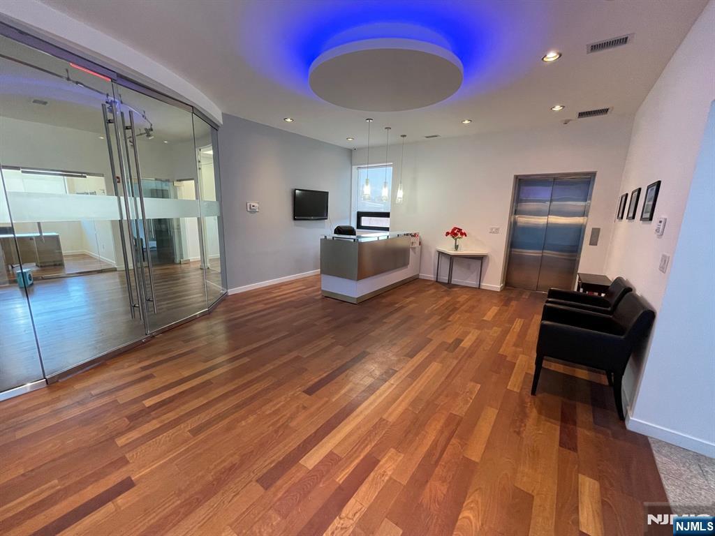 18-00 Fair Lawn, Fair Lawn Borough, Fair Lawn, NJ 07410 - Property photo 2 of 26