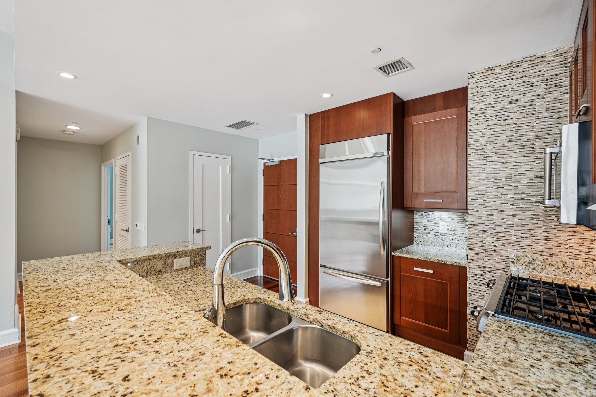 8100 RIVER Road, North Bergen Township, North Bergen, NJ 07047 - Property photo 5 of 50