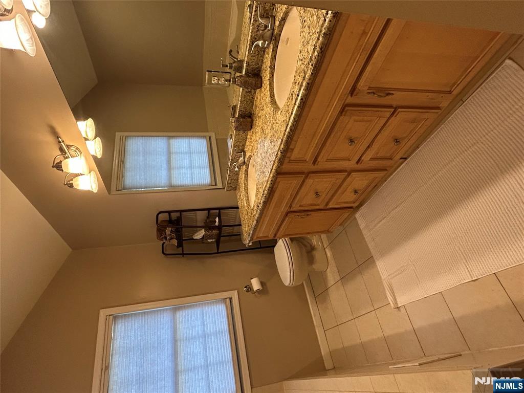 150 Montrose, South Plainfield Borough, South Plainfield, NJ 07080 - Property photo 2 of 34
