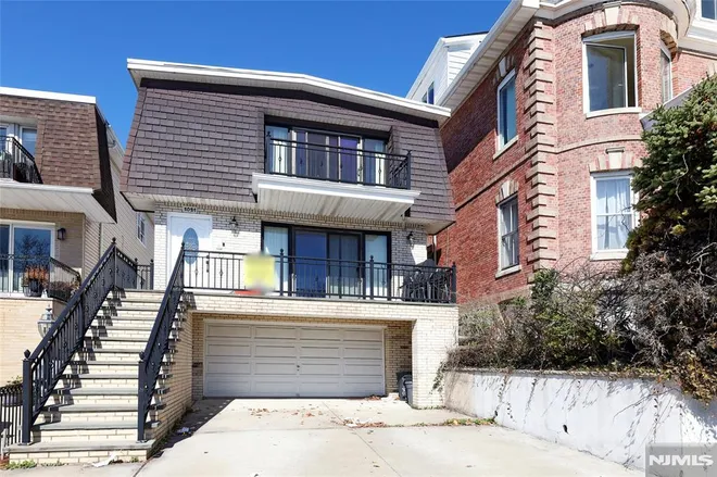 1021 JFK Boulevard East, Weehawken, NJ 07086