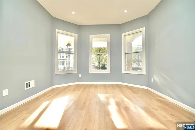 678 Highland, Newark, NJ 07104