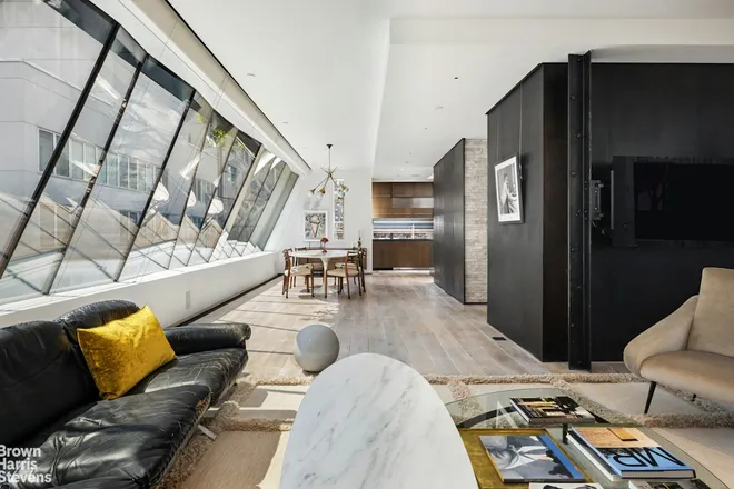 28 West 38th Street #PHW, New York, NY 10018